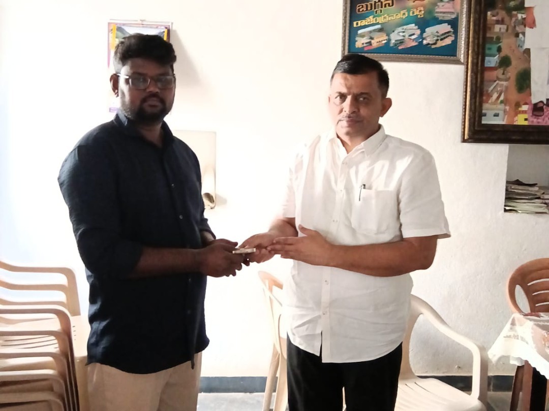 బాధితుడికి ఎంపీపీ ఆర్థిక సాయం