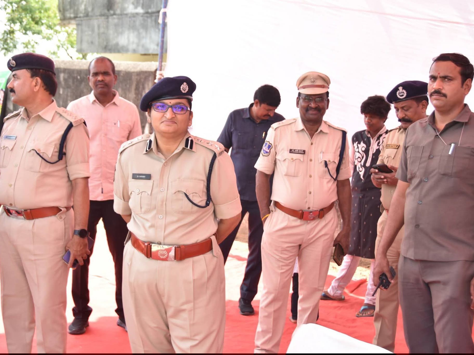 బక్రీద్ పండుగ బందోబస్తును  పరిశీలించిన ఎస్పీ
