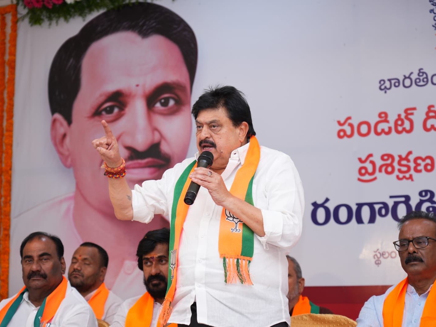 ‘దేశమే ప్రథమం అనే స్ఫూర్తితో పనిచేయాలి’
