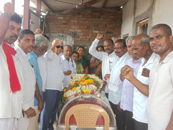 చర్లపల్లి మాజీ సర్పంచ్ మృతి.. నేతల నివాళి