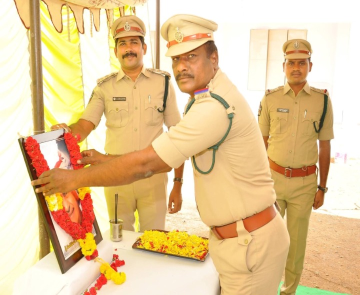 పోలీస్ కార్యాలయంలో ఘనంగా ఎన్టీఆర్ జయంతి వేడుకలు