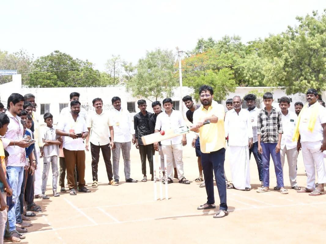 ఎన్టీఆర్ ట్రోఫీ క్రికెట్ టోర్నమెంట్ ప్రారంభం
