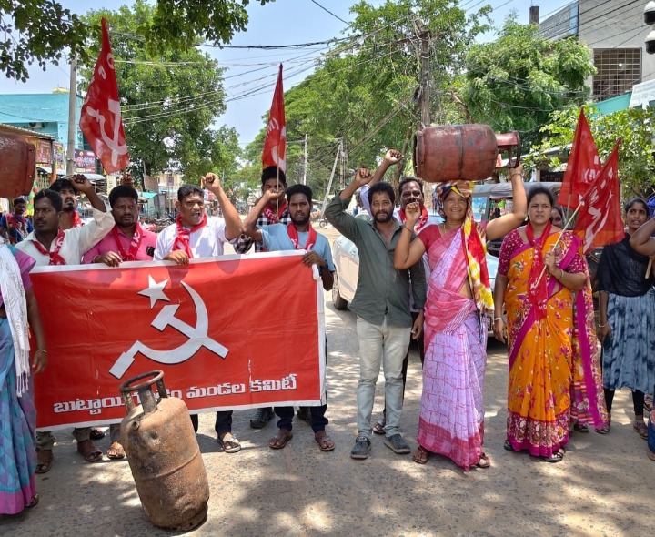 బుట్టాయగూడెంలో సీపీఎం ఆందోళన
