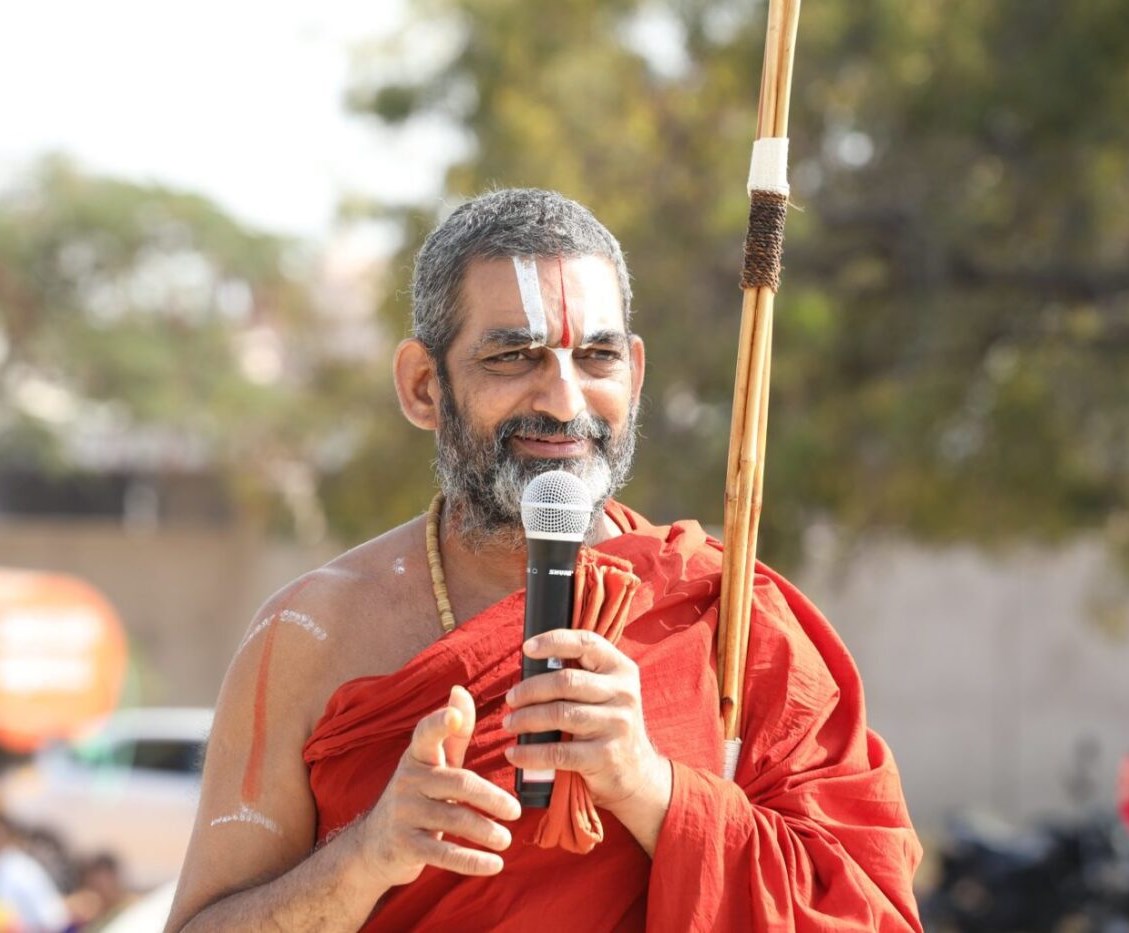 గిరిజన ప్రాంత ప్రజలు అభివృద్ధి చెందాలి: చినజీయర్ స్వామి
