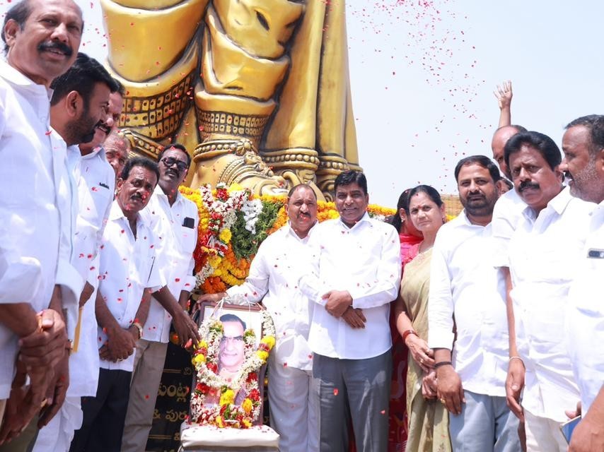 ఘనంగా NTR జయంతి వేడుకలు..!