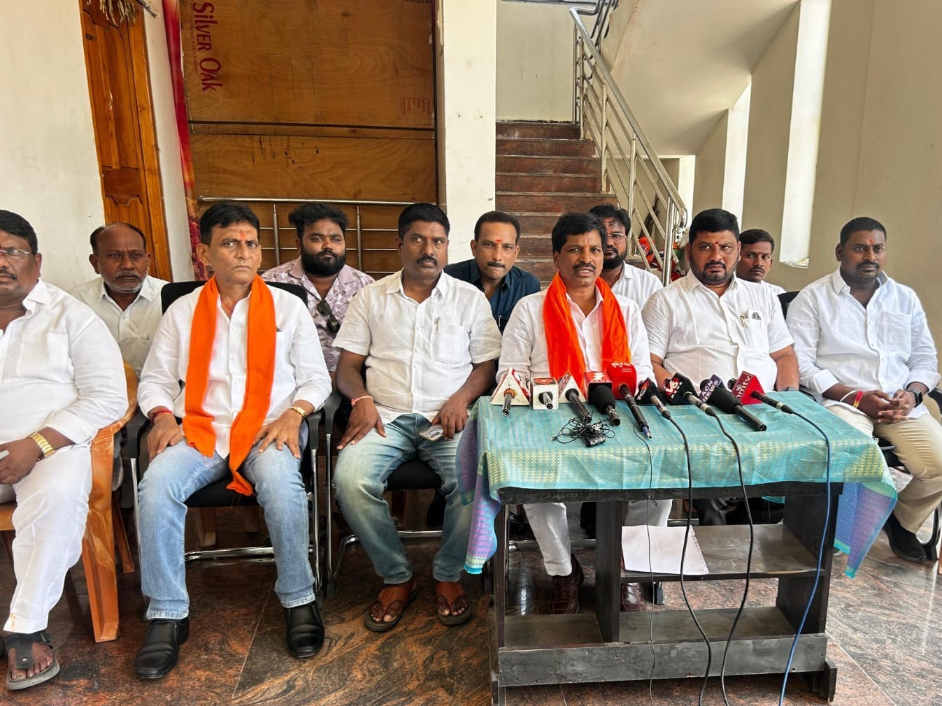 ఎమ్మెల్యేపై అసత్యపు ఆరోపణలు మానుకోవాలి: నగేష్