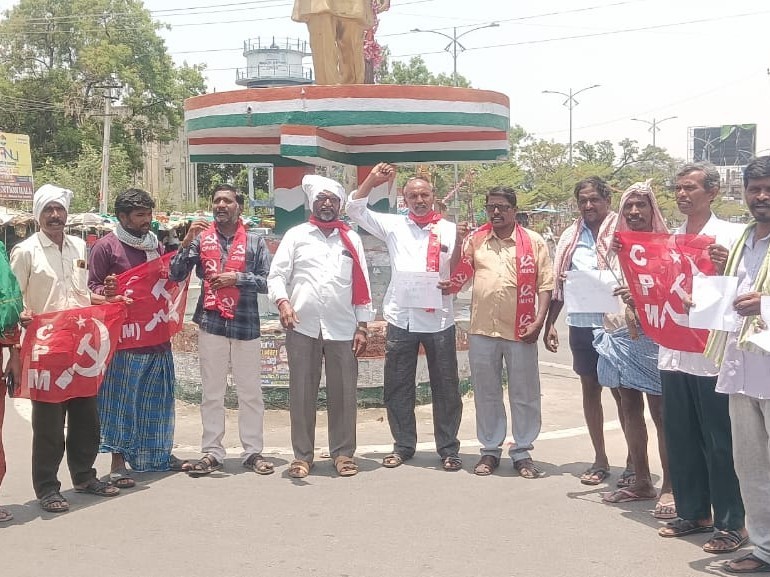 ఈడీ దాడులను ఖండిస్తూ పాలకుర్తిలో నిరసన