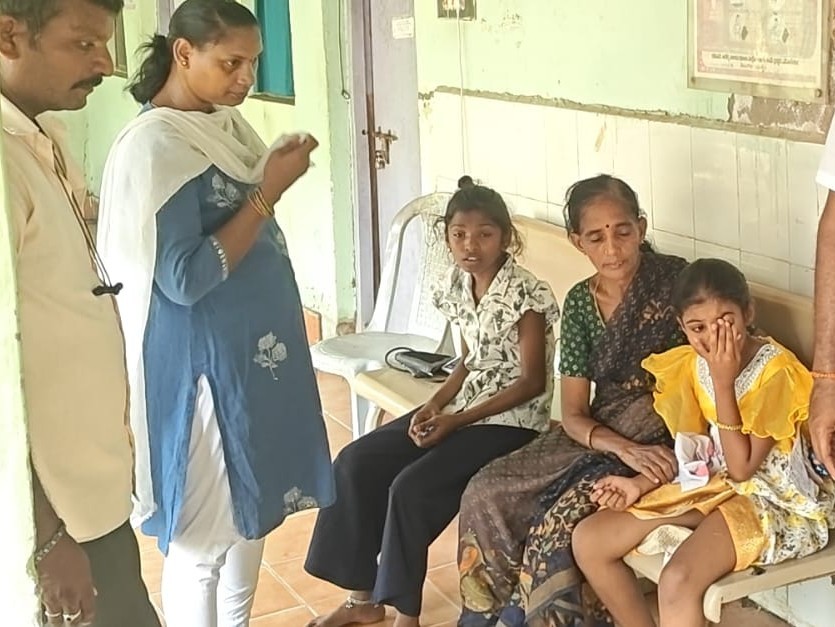 వీధి కుక్కల దాడిలో బాలికలకు గాయాలు