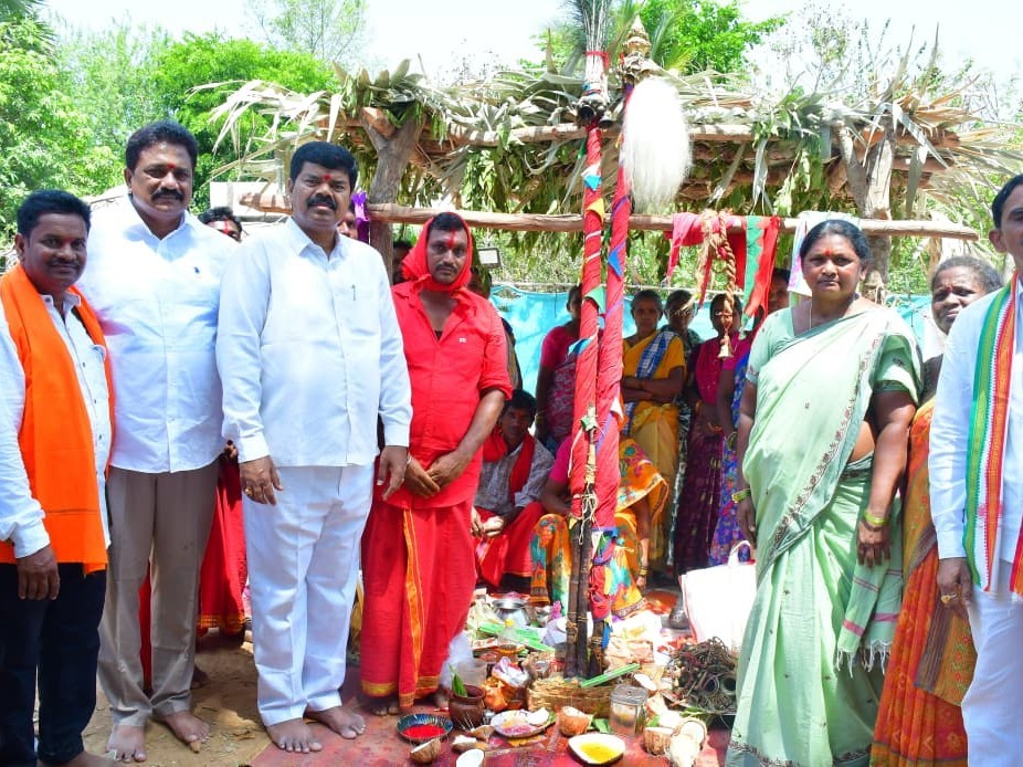 ఆచార సాంప్రదాయాలు కాపాడటం గొప్ప విషయం