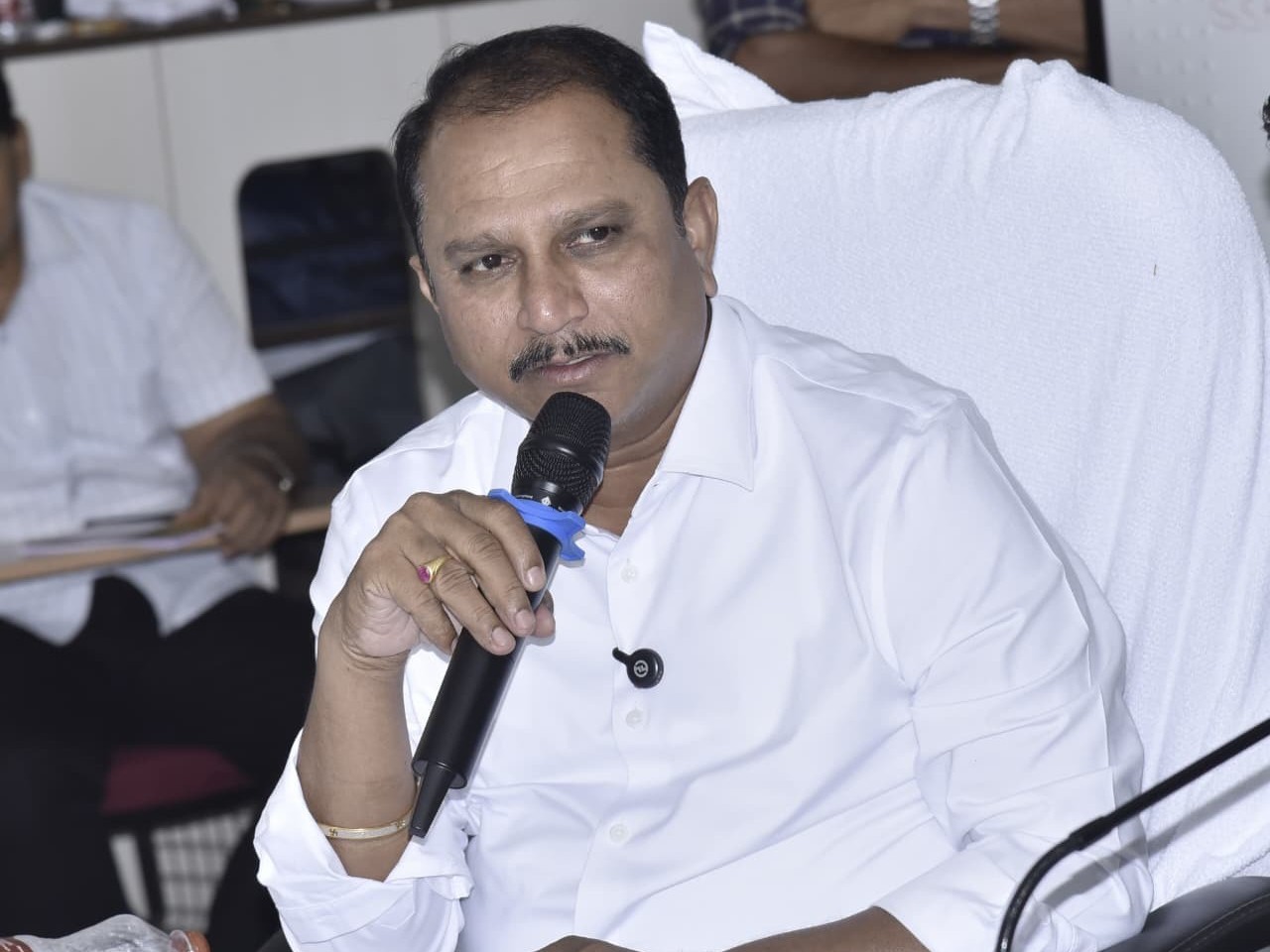 టీడీపీకి ఎమ్మెల్యే రూ.10 లక్షల విరాళం
