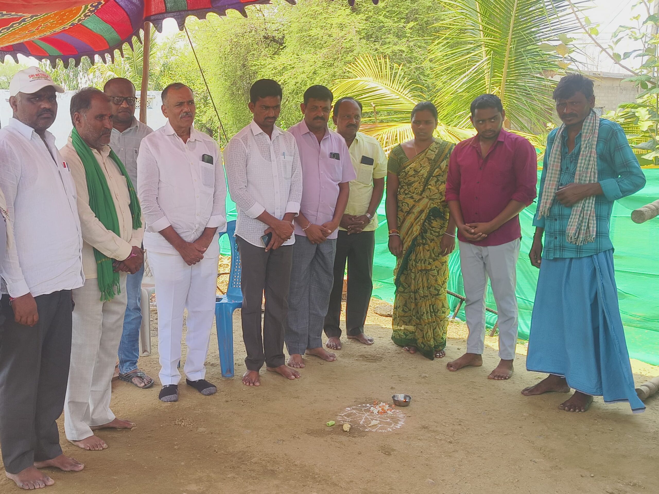 బాధిత కుటుంబాన్ని పరామర్శించిన: మాజీ MLA