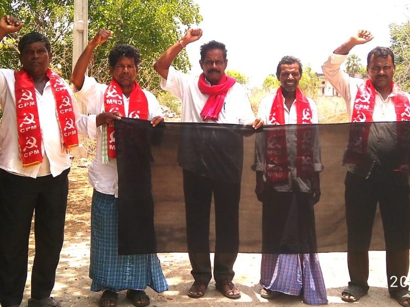 పాలడుగులో సీపీఎం నాయకుల నిరస