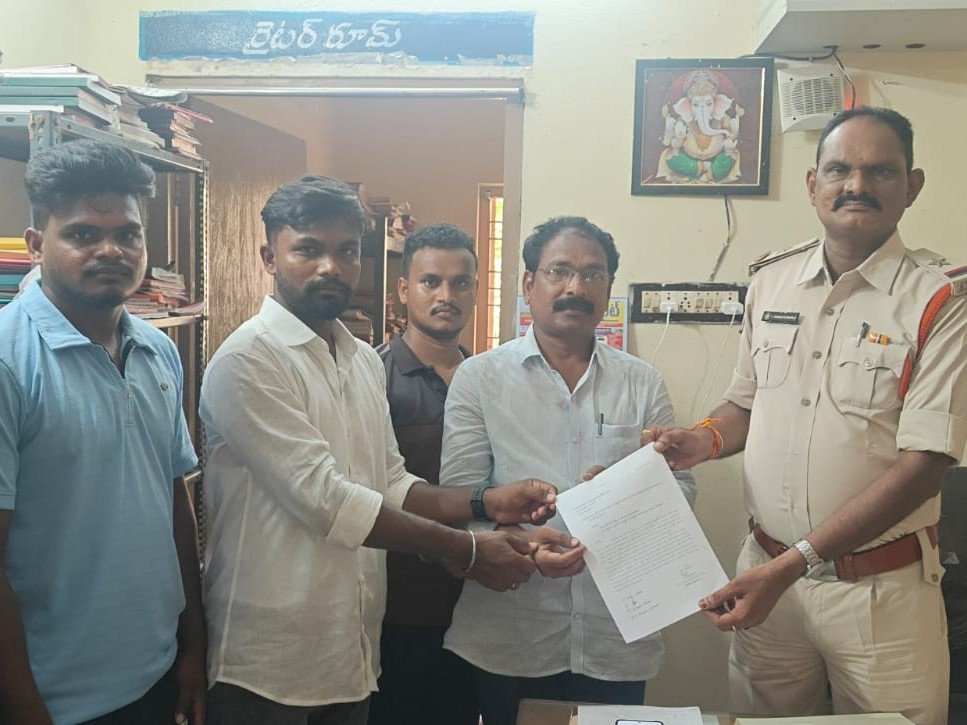 ‘ఎండిపోయిన చెట్టును తొలగించాలి’