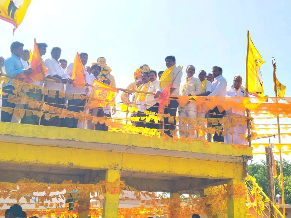 మర్రిపూడిలో ఎన్టీఆర్ జయంతి వేడుకలు