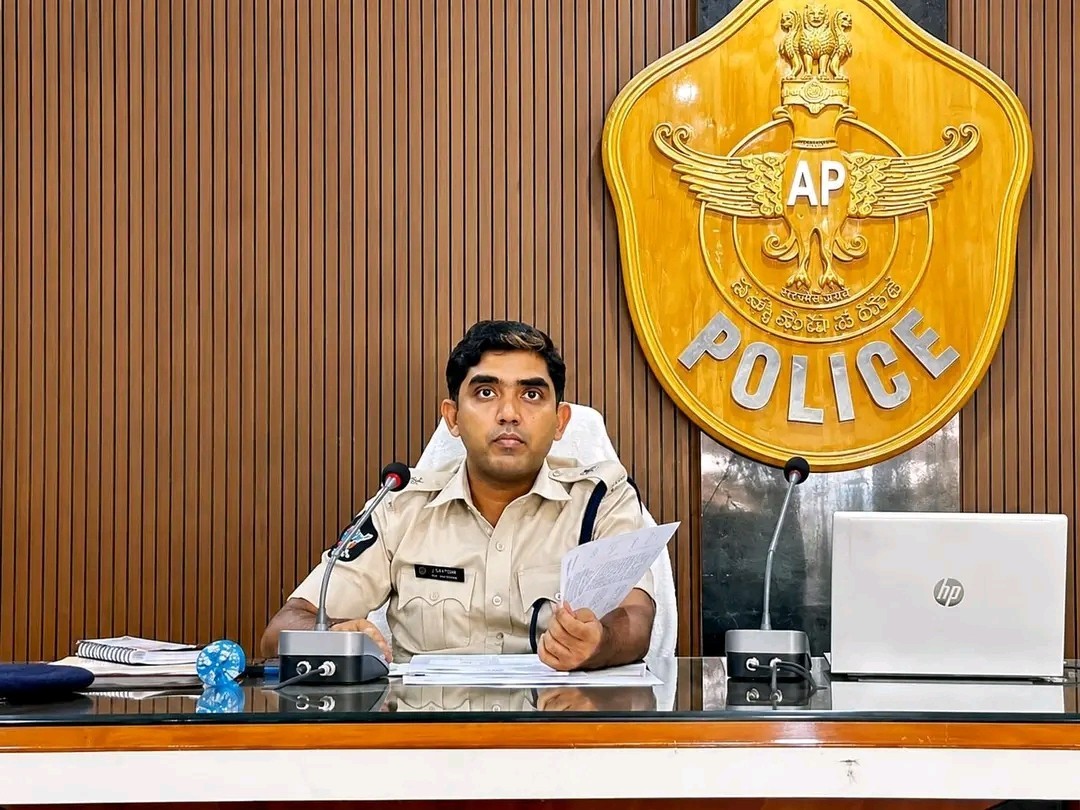 జేవీ సంతోష్‌కు ఎస్పీగా పదోన్నతి