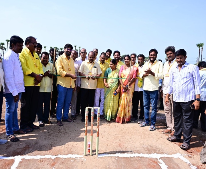 చల్లపల్లిలో జిల్లా స్థాయి క్రికెట్ పోటీలు ప్రారంభం