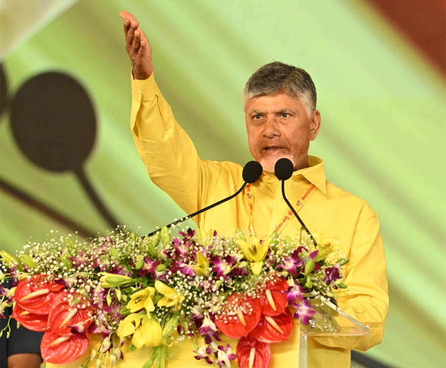 నాయకులు తోక జాడిస్తే అదే చివరి రోజు: చంద్రబాబు