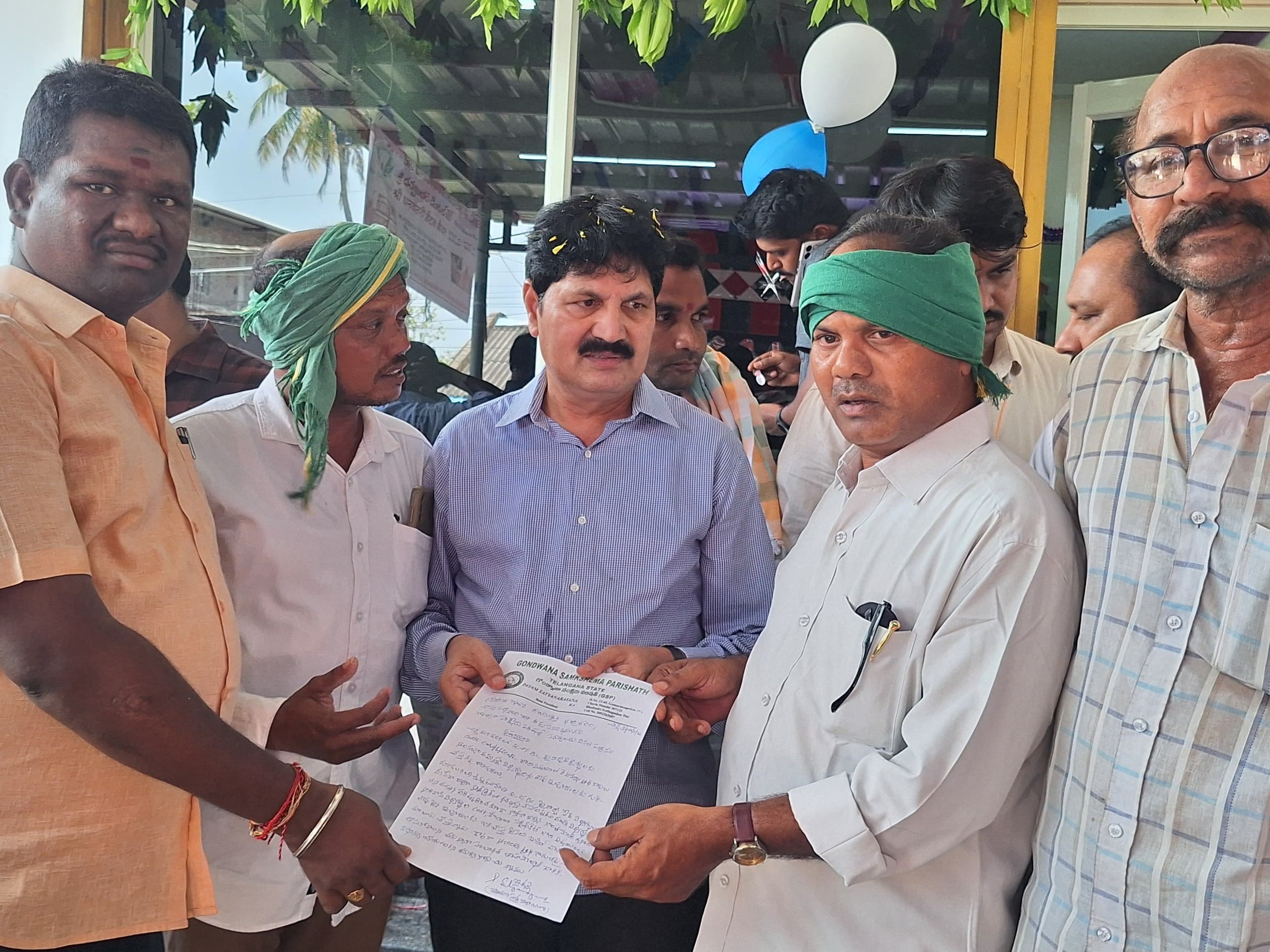 తహాసీల్దార్ పనితీరుపై ఎమ్మెల్యేకు ఫిర్యాదు