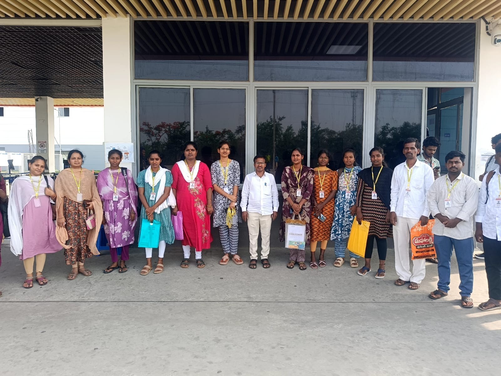 ఉద్యోగాలకు ఎంపికైన నిరుద్యోగులు