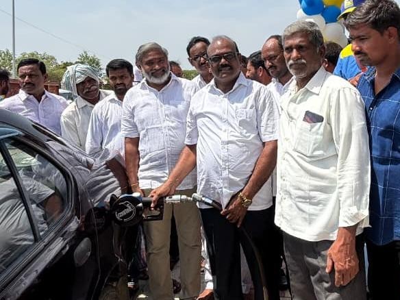 నూతన పెట్రోల్ బంకును ప్రారంభించిన ఎమ్మెల్యే