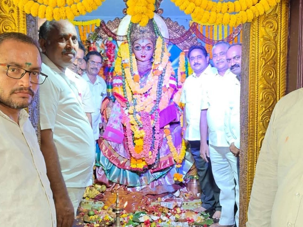 వైభవంగా దుర్గమాంబ అమ్మవారి పండగ