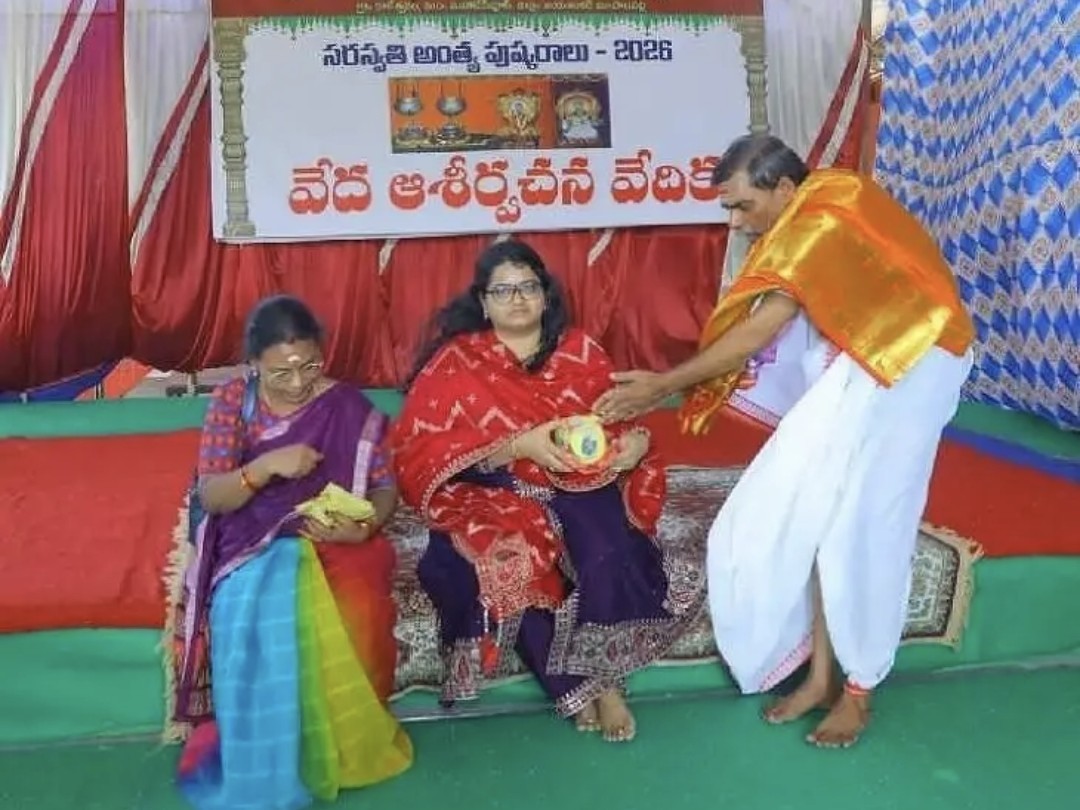 కాళేశ్వరంలో ప్రత్యేక పూజలు చేసిన జడ్జి