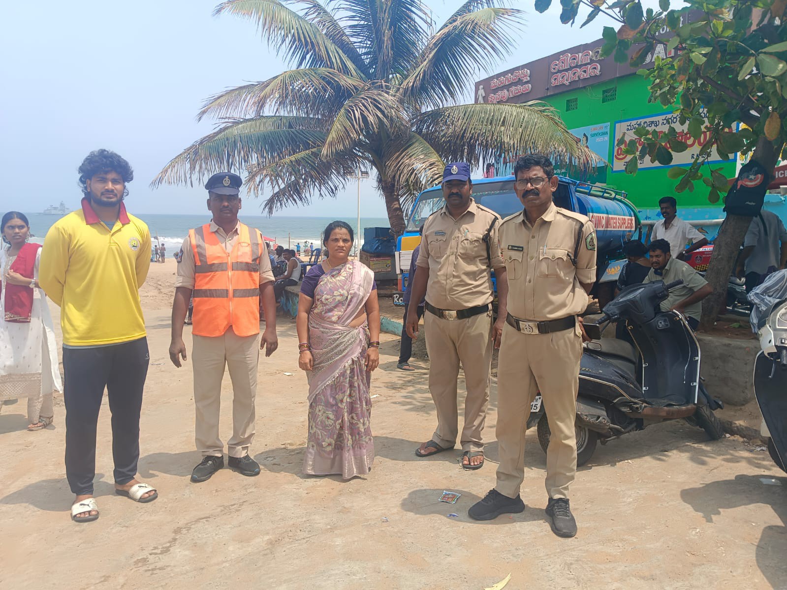 మహిళను రక్షించిన పోర్ట్ సిబ్బంది
