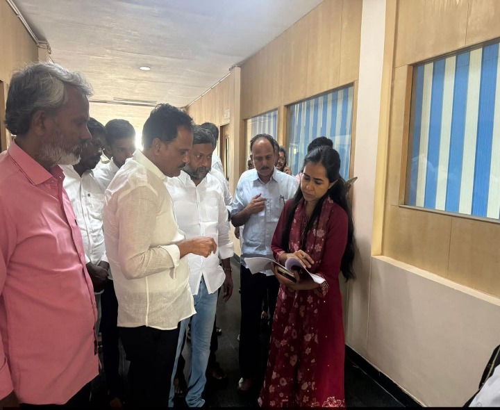 అక్రమ వసూళ్లపై జాయింట్ కలెక్టర్‌కు ఫిర్యాదు