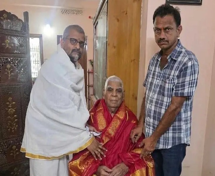 ఆలయానికి భారీ విరాళం అందజేత