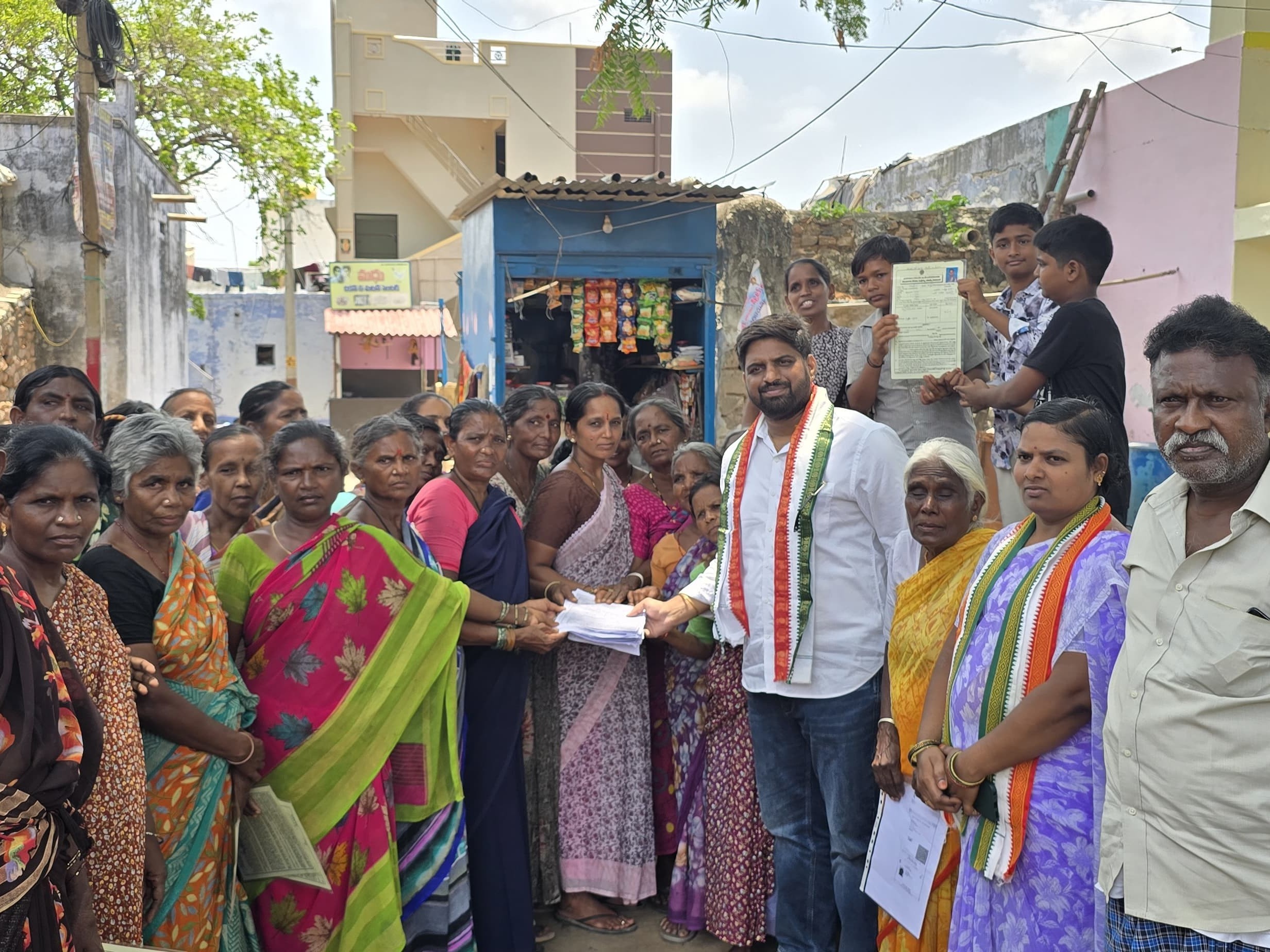 ‘దిన్నె దేవరపాడు ప్రజల సొంతింటి కల నెరవేర్చాలి’