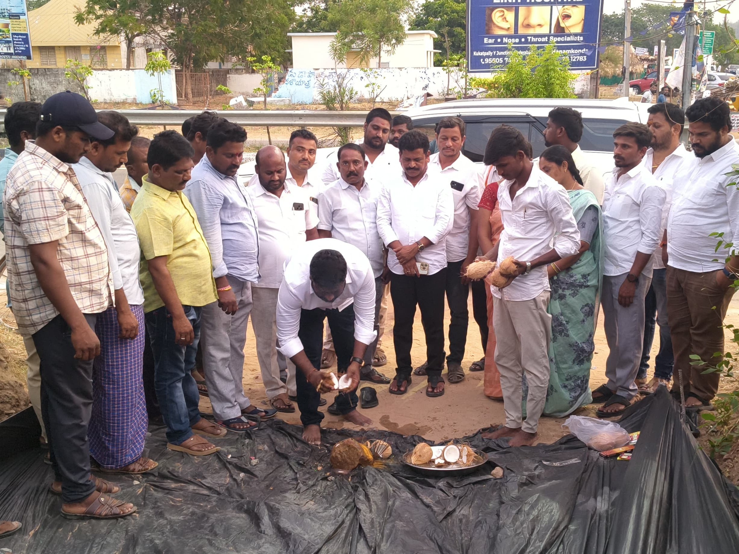 చల్వాయిలో సీసీ రోడ్డు పనుల ప్రారంభం