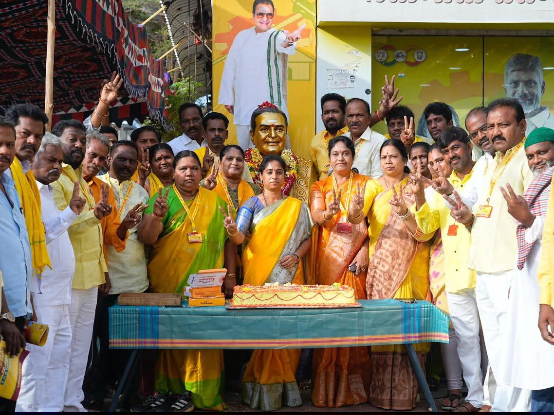 గుంటూరు పశ్చిమలో ఎన్టీఆర్ జయంతి వేడుకలు