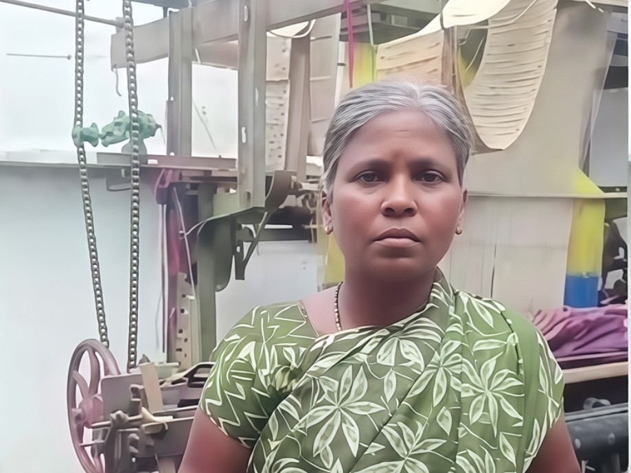 గాలివానతో నిరాశ్రయులైన చేనేత కుటుంబాలు