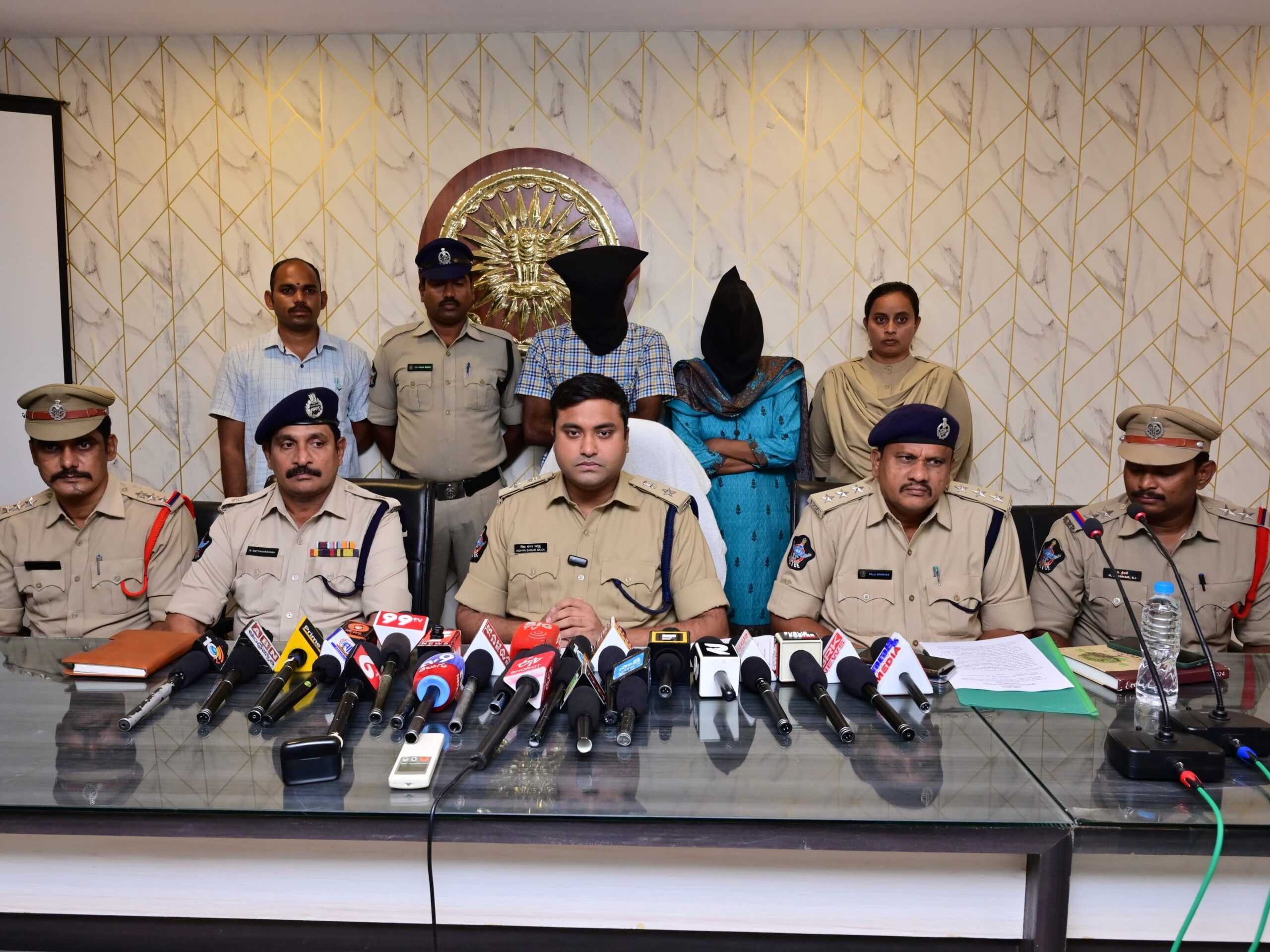 ఒంటరి మహిళ హత్య కేసు నిందితులు అరెస్ట్