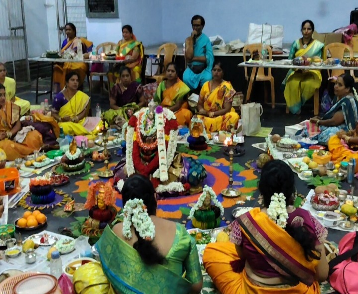 అమ్మవారి ఆలయంలో ఘనంగా గాజుల గౌరమ్మ పూజ