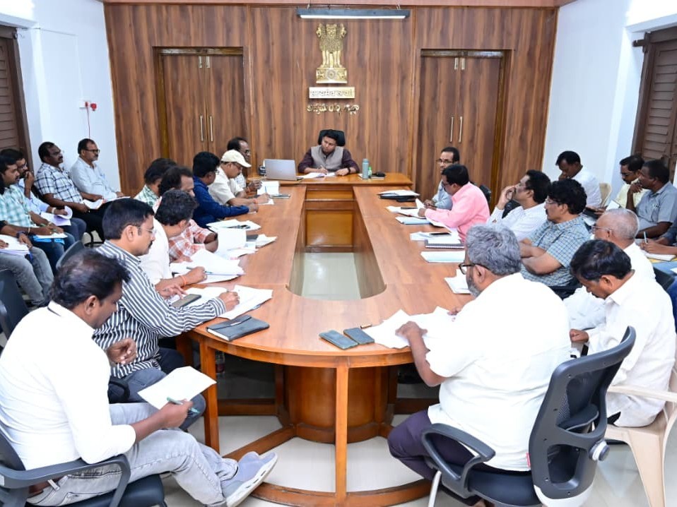 ఇంజనీరింగ్ పనులు వేగవంతం చేయాలి: కలెక్టర్