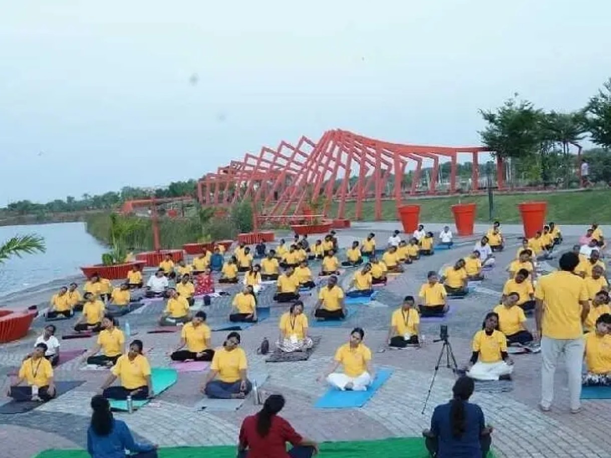 మానవ వికాసానికి యోగా అద్భుత ఔషధం: DEO
