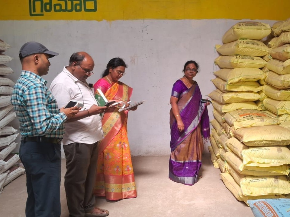 ‘యూరియా సరఫరాలో కొరత లేదు’
