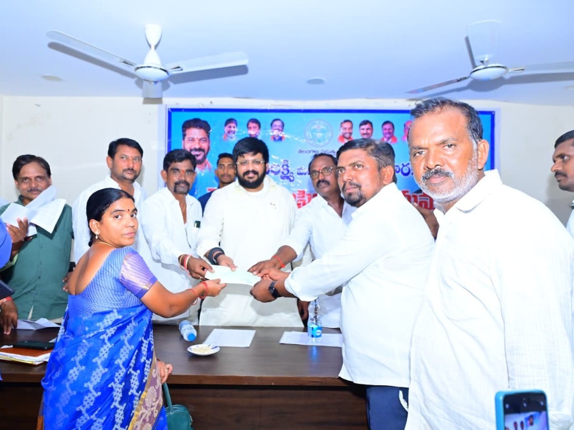 104 మందికి చెక్కుల పంపిణీ