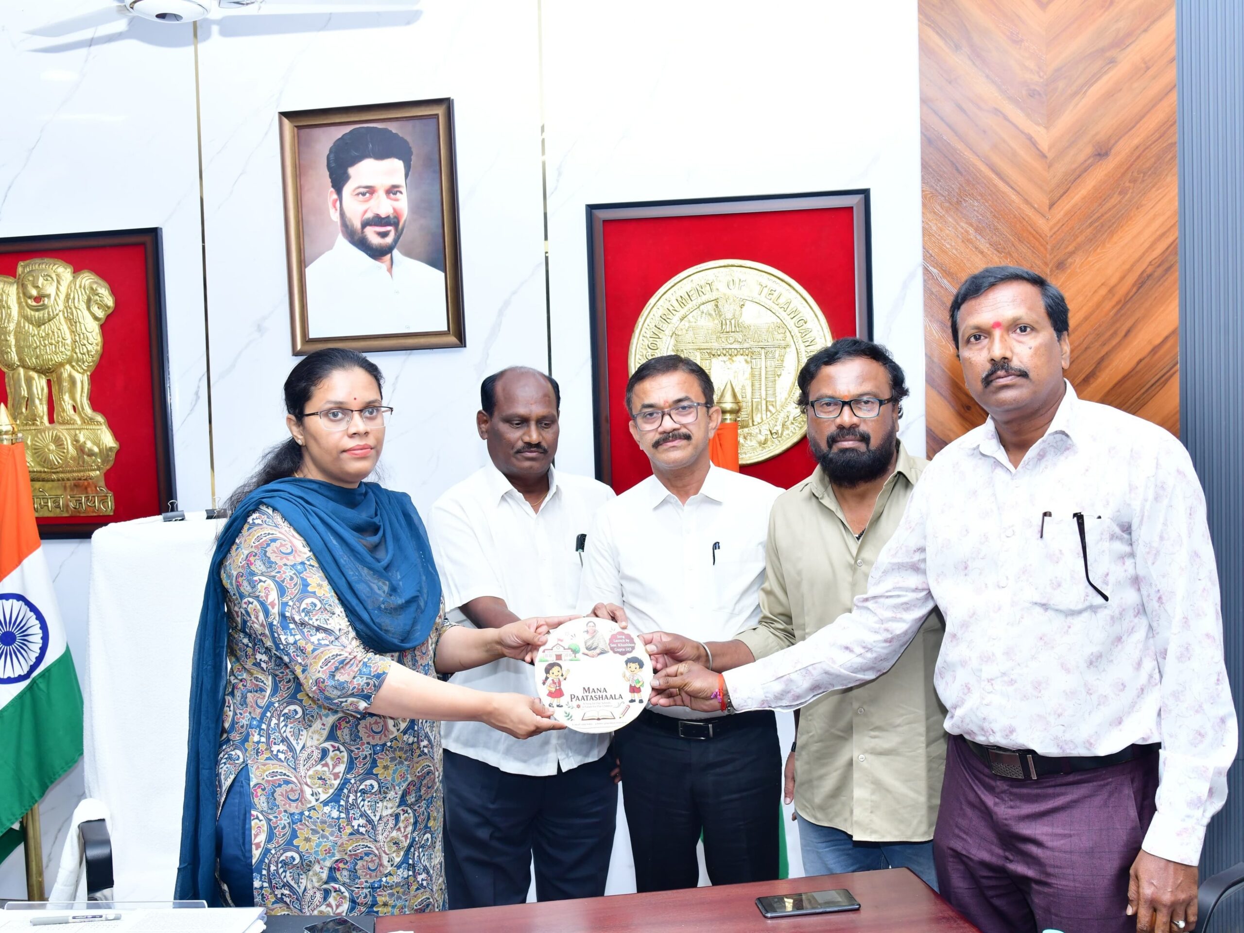 బడిబాట పాటల సీడీ ఆవిష్కరించిన కలెక్టర్