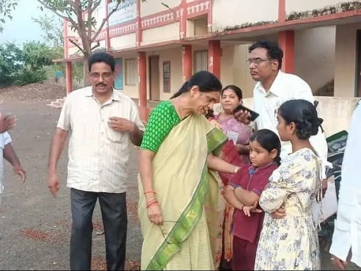 ప్రభుత్వ బడుల్లో మెరుగైన విద్య: డీఈవో