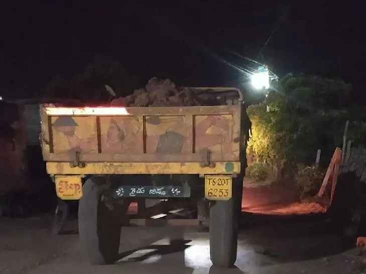 రాత్రి సమయాల్లో అక్రమంగా మట్టి తరలింపు