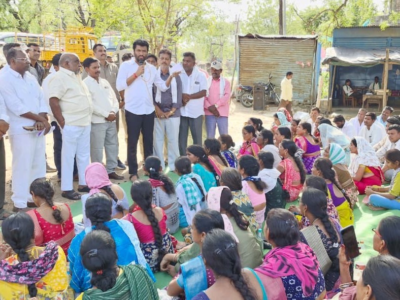 వీఓఏల డిమాండ్లు నెరవేర్చకపోతే అసెంబ్లీ ముట్టడి: ఎమ్మెల్యే
