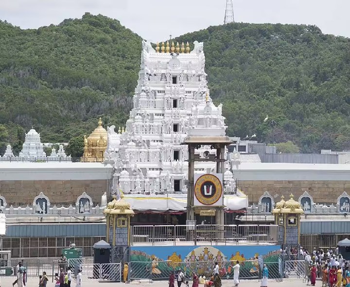 శ్రీవారికి విద్యుత్ బస్సు, యాపిల్ టాబ్స్ విరాళం