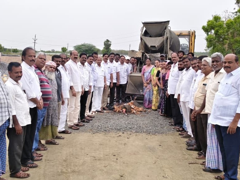 సీసీ రోడ్డు నిర్మాణ పనులకు  ఛైర్‌పర్సన్ శంకుస్థాపన