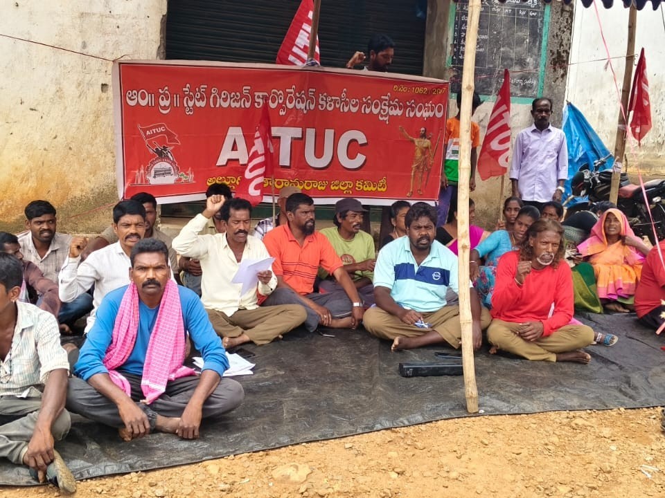 ‘జీ.మాడుగుల జీసీసీ గోదాం డీఈఓపై చర్యలు తీసుకోవాలి’