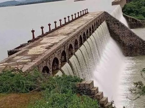 పోచారం ప్రాజెక్టులో తగ్గుతున్న నీటిమట్టం