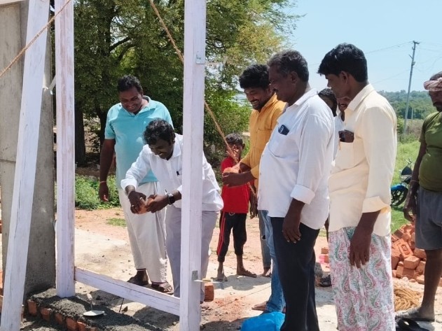 అంగన్వాడీ భవన నిర్మాణానికి పూజ