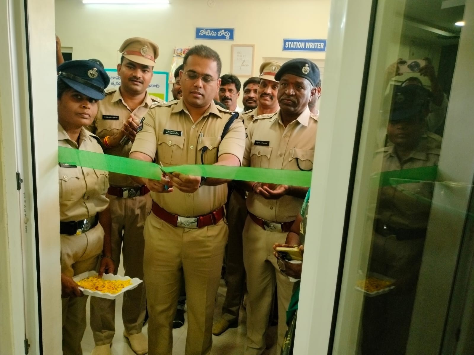 ముస్తాబాద్‌లో సీసీ కెమెరాలను ప్రారంభించిన ఎస్పీ