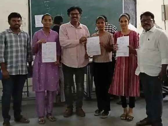 ప్రభుత్వ పాలిటెక్నిక్ కళాశాలలో సర్టిఫికెట్ల పరిశీలన
